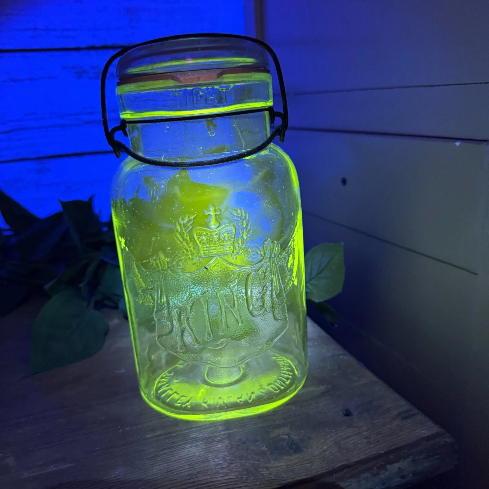 VTG KING Clear Oval Quart Canning Glass Jar & Lid w Metal Bail Manganese Glows