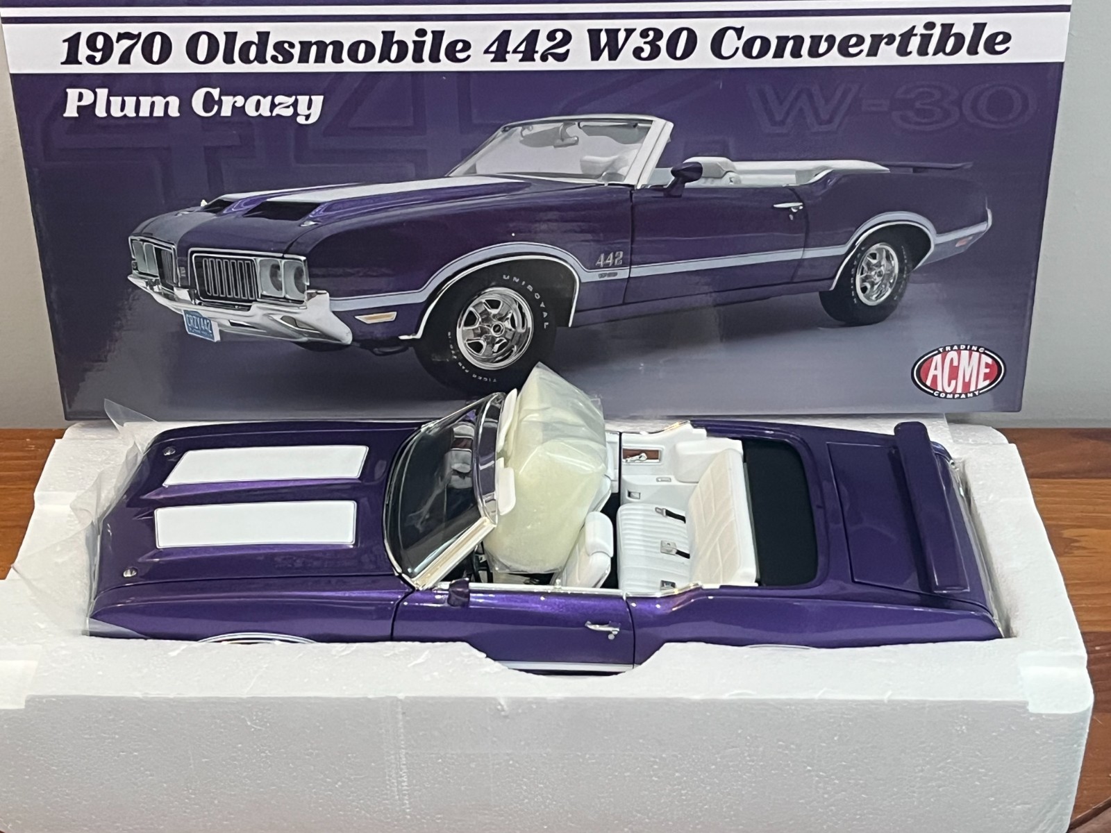 1/18 Acme 1970 Oldsmobile 442 W30 Convertible Brand New Not Displayed