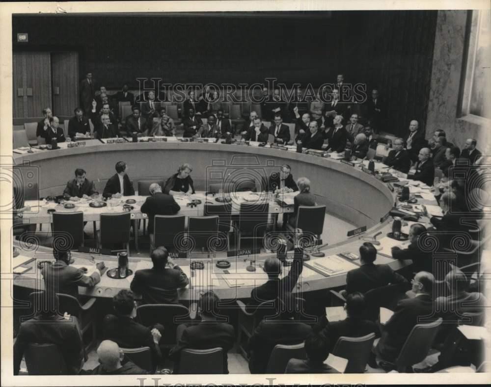 1966 Press Photo United Nations Security Council Voting to Approve Resolution
