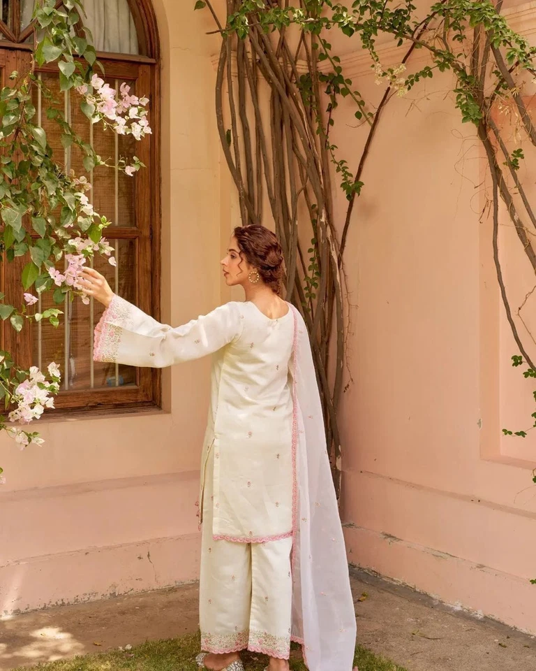 Pantalón Kurti étnico tradicional indio con Dupatta conjunto de 3 piezas en seda Chanderi. Foto 3 de 4