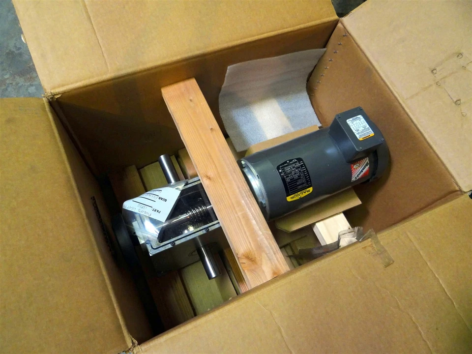 Reductor de engranajes de motor Stelron SBGR con motor industrial Baldor 3HP - NUEVO EN CAJA Foto 2 de 4