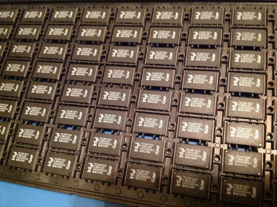 TE28F320C3BA100 INTEL NOR Flash 2M x 16, 48-Pin Plastic TSSOP, NOS (X1PC) U.S.A. - Image 2 of 4