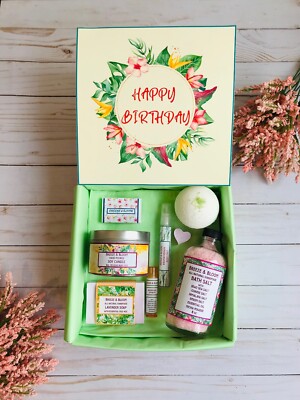 HOLIDAY SPA GIFT BOX / SPA GIFT BASKET / GIFT FOR HOLIDAYS / SPA GIFTS / CANDLES