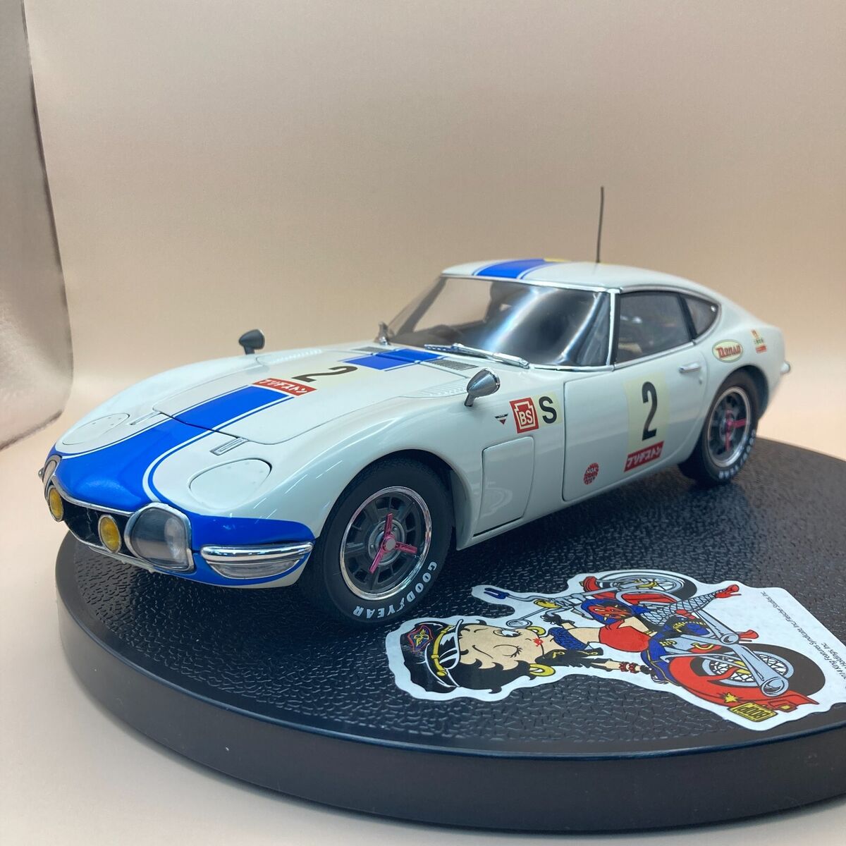 AUTOart 1/18 Toyota 2000GT 24 hrs Fuji Japan 1967 #2 Blue AUTOart 1/18 Toyota 2000GT 24 hrs Fuji Japan 1967 #2 Blue