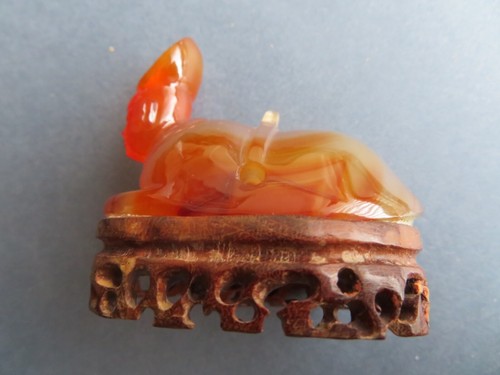UNUSUAL VINTAGE CHINESE TRANSLUCENT ORANGE CARNELIAN AGATE SPHYNX LIKE CARVING - Picture 3 of 7
