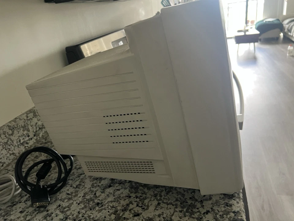 Monitor de computadora retro para juegos Envision 1556 13,5" color VGA CRT Foto 3 de 4