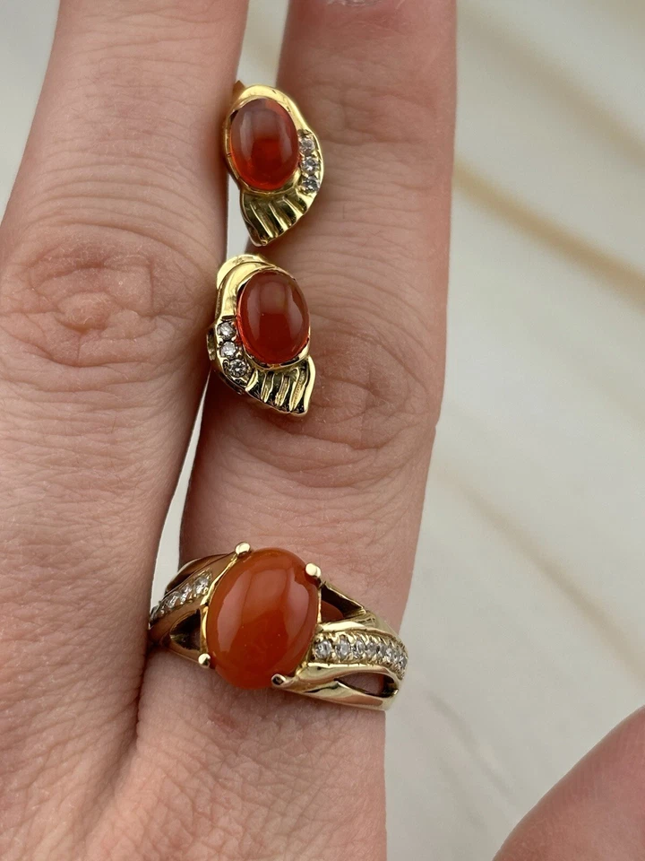 Набор ювелирных изделий из желтого золота 14 карат с мексиканским огненным опалом и бриллиантами серьги и кольца размер 8,25 - Изображение 4 из 4