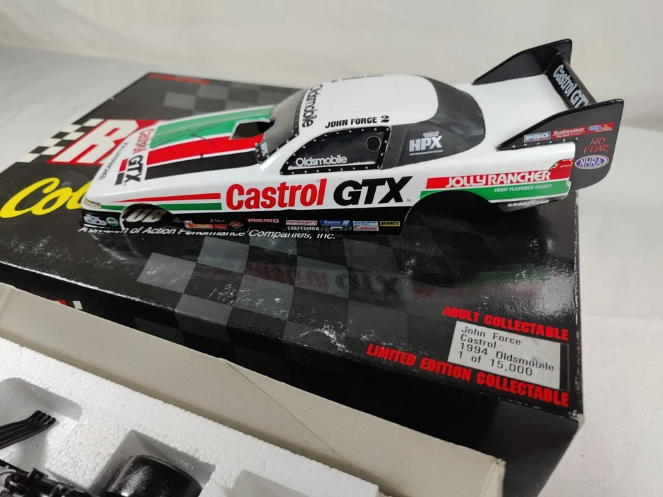 Coche divertido Oldsmobile 1994 John Force Castrol 1/24 Action Racing firmado Foto 3 de 3