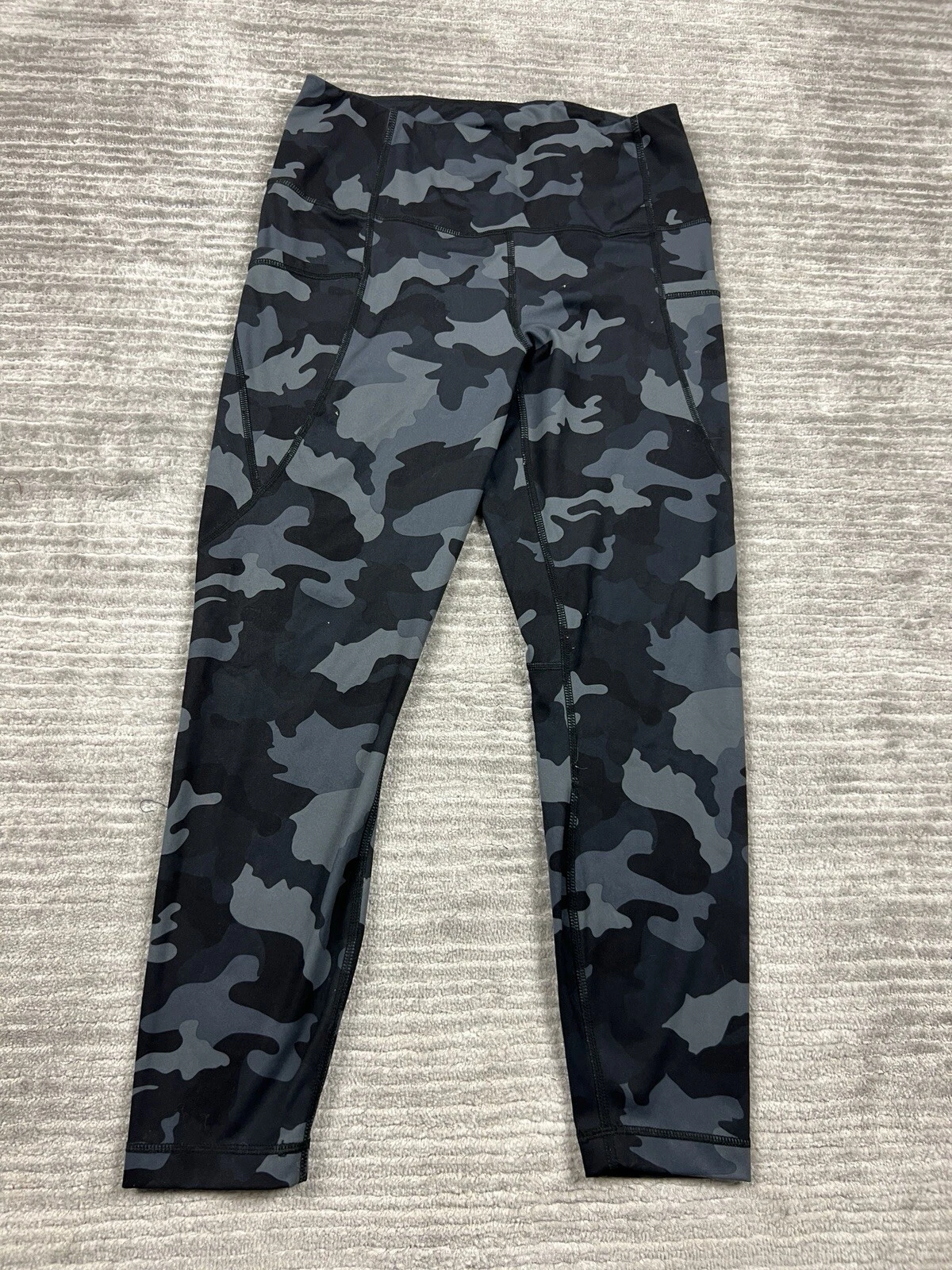 yogalicious camo capri side pockets high-rise leggings