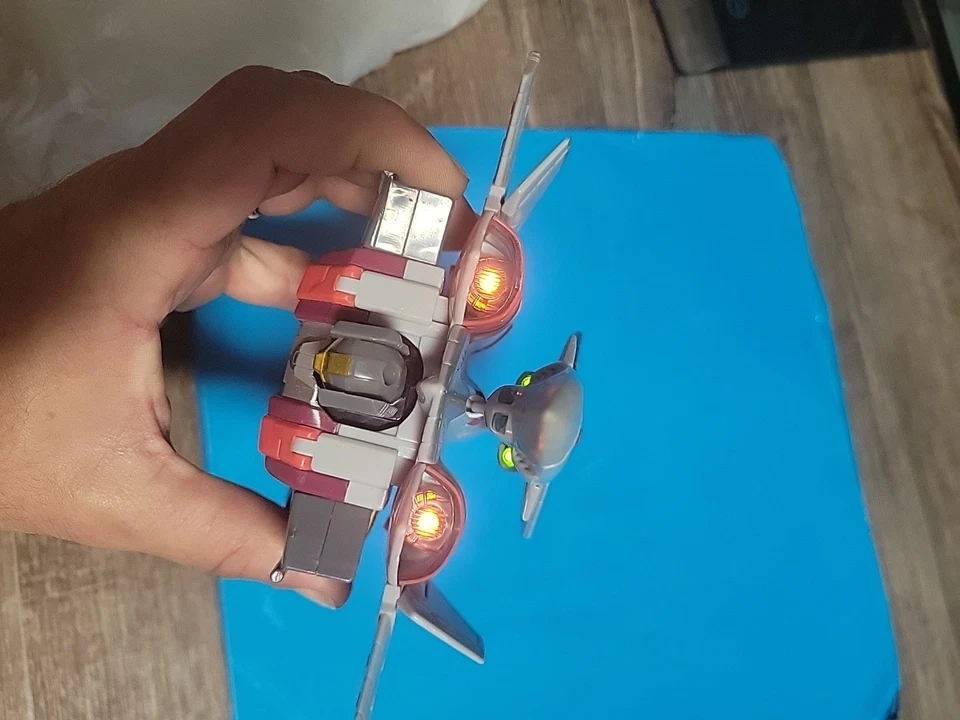 Tested working Transformers Universe Classics SILVERBOLT 2008 Not complete - Image 2 of 4