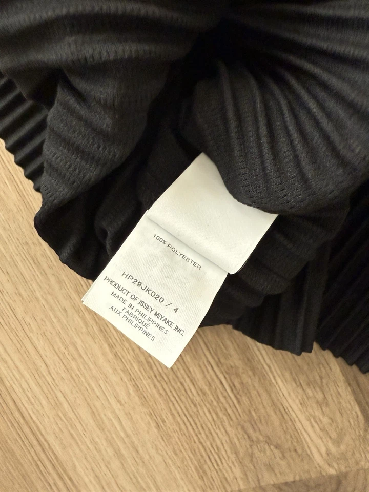 Issey Miyake Homme Plisse T 恤上衣,尺寸 4,黑色百褶短袖 — 第 4/4 张图片