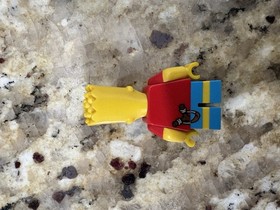 Lego Simpsons House. Missing Garage Door, Some Minifigs, And Some Car Pieces.