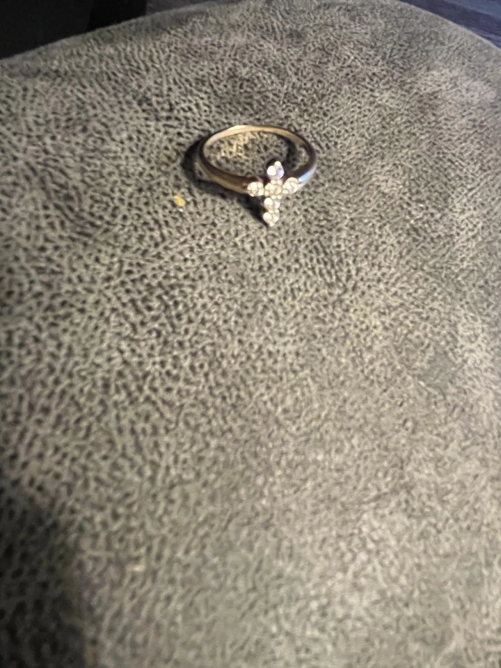 ANILLO ORO 14K CRUZ 6 DIAMANTES TALLA 7 1/2 Gramos 1.8 Foto 4 de 4