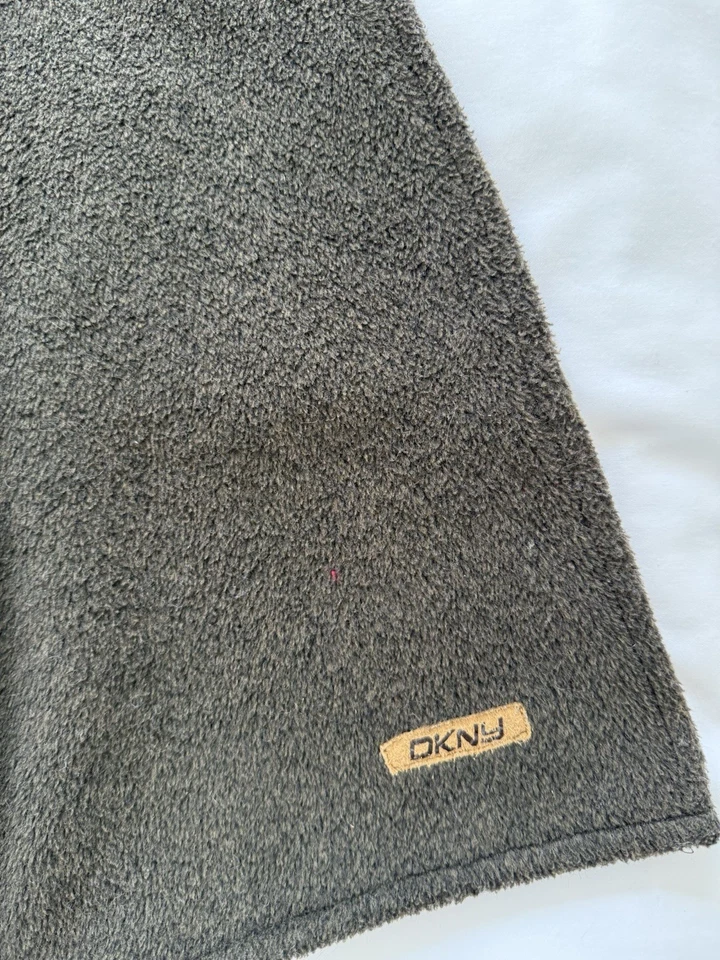 Bufanda verde cálido mezcla lana y acrílico DKNY talla 0/S  Foto 2 de 2