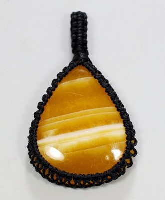 62 Ct 7X31X39 mm Natural Yellow Lace Agate Pear Macrame Pendant 2.10''  KF-468