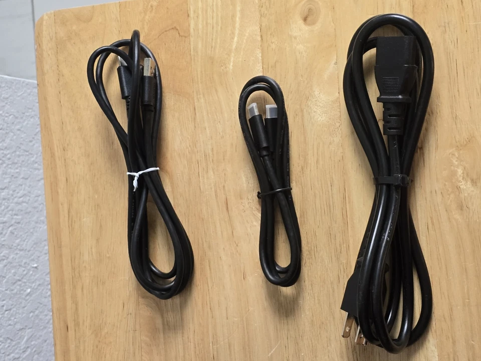 8 Bay Tool Less Tray Hot Swapable 2.5" and 3.5" (10Gbps) Support up to 8X 22TB - Image 2 of 4