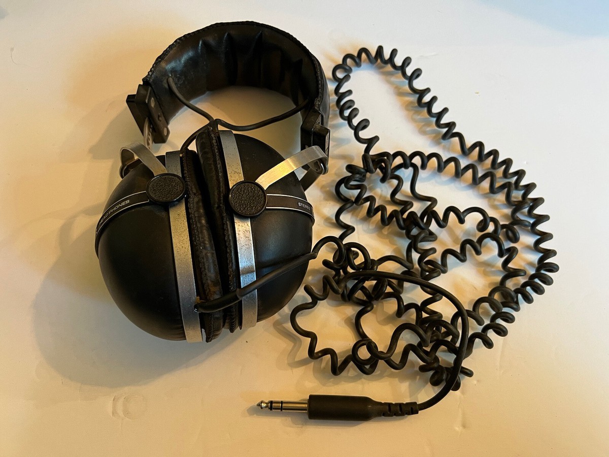 Pioneer SE-305 Stereo Over the Ear Studio Home Headphones Tested