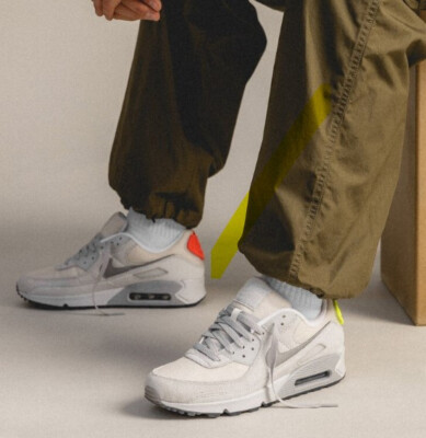   Nagelneue Nike Air Max 90 Retro Turnschuhe Photon Dust Phantom UK 8 US 8,5 