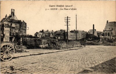 Old postcard Guise La Place d'Armes FRANCE (1335282)