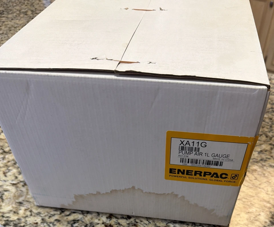 ENERPAC XA11G Air Powered Pump,10K PSI,Gauge 18Y553 (FACTORY SEALED) - Image 3 of 3