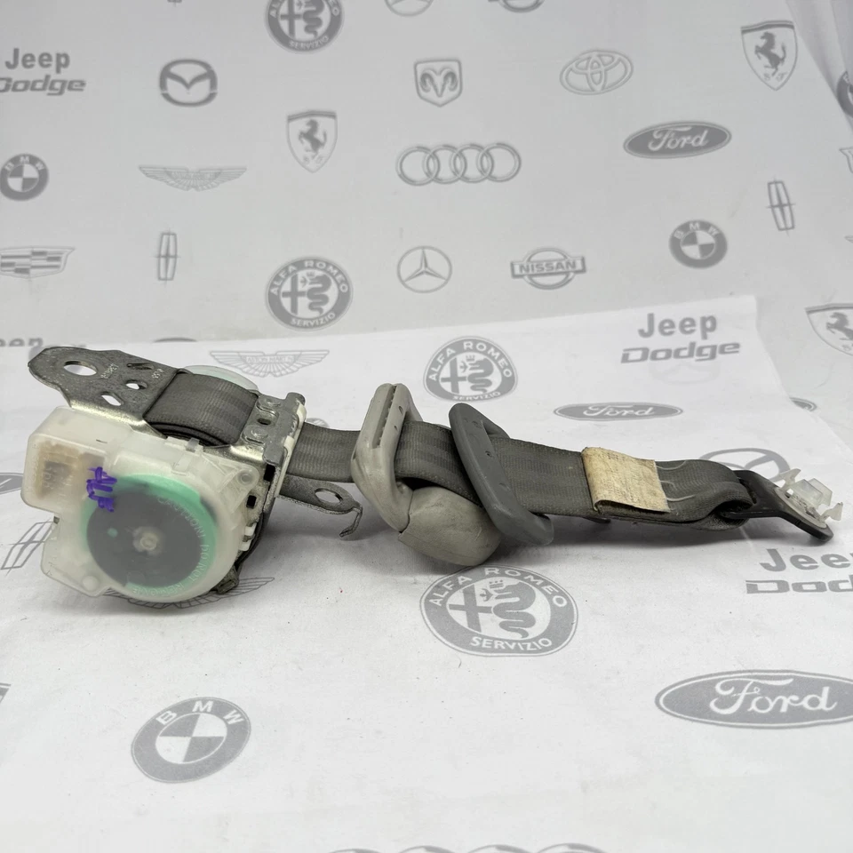 2011-2014 TOYOTA SIENNA FRONT LEFT SEAT BELT RETRACTOR OEM 53198 / 0113098 - Изображение 2 из 4