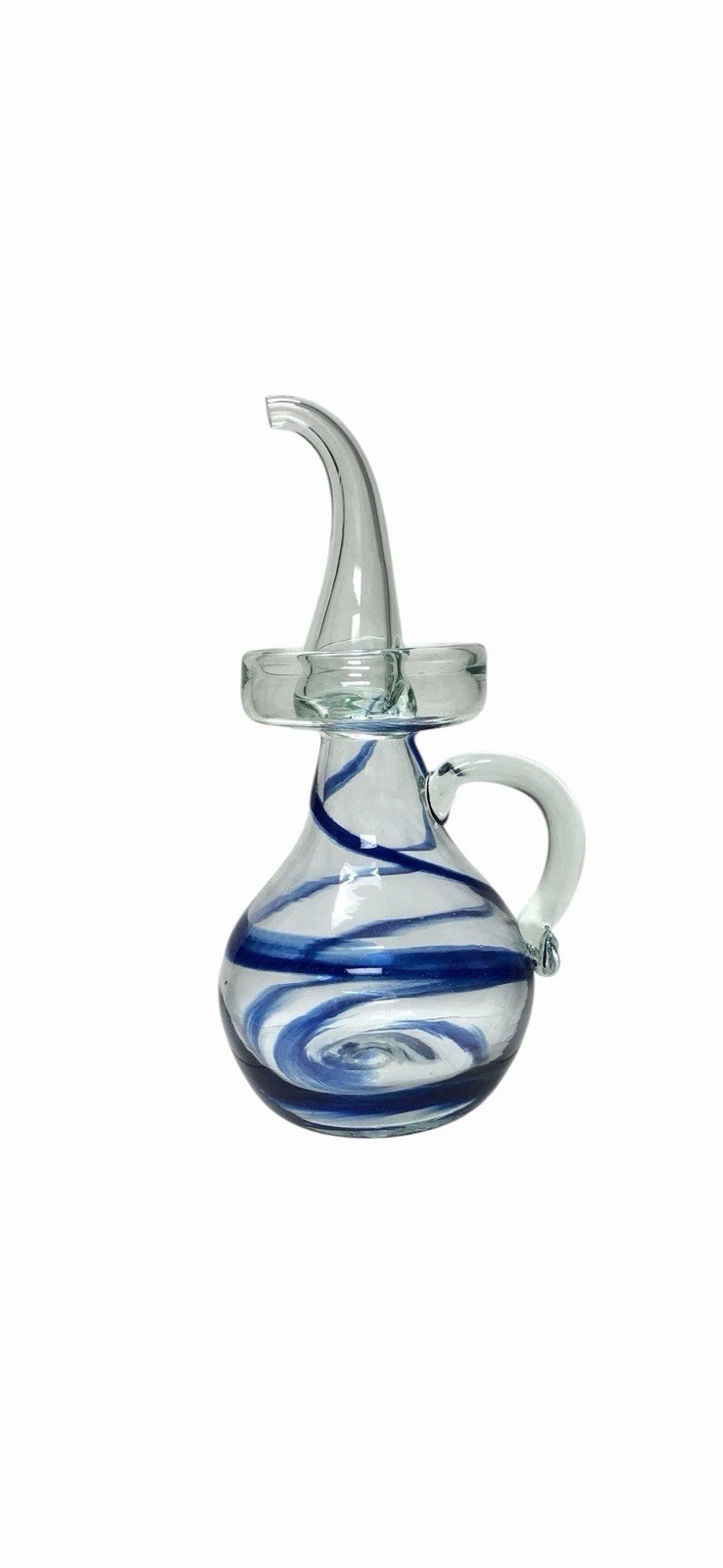 Hand blown Lafiore glass oil dispenser from Mallorca featuring a dripless design
Opens in a new wind