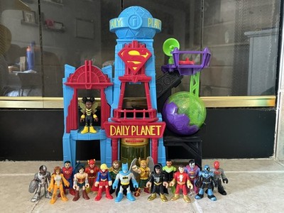 Fisher Price Imaginext Superman Daily Planet DC Super Friends with 16 figures