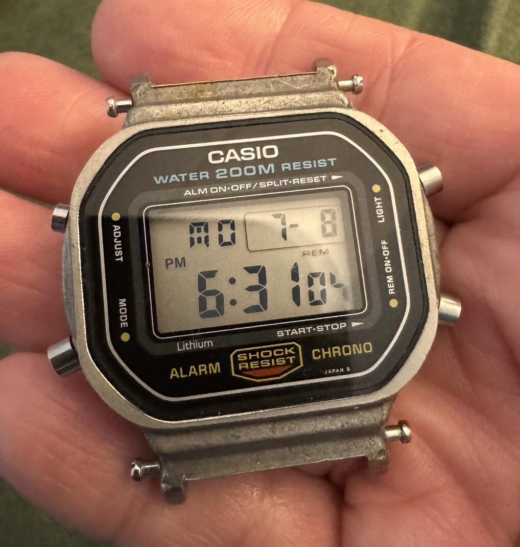 Vintage 1990 Casio G-Shock DW-5600 mod 901 Japan in Working Vintage 1990 Casio G-Shock DW-5600 mod 901 Japan in Working