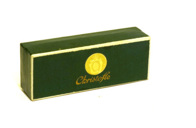 Christofle 4 salerons et une saupoudreuse en cristal et argent dans