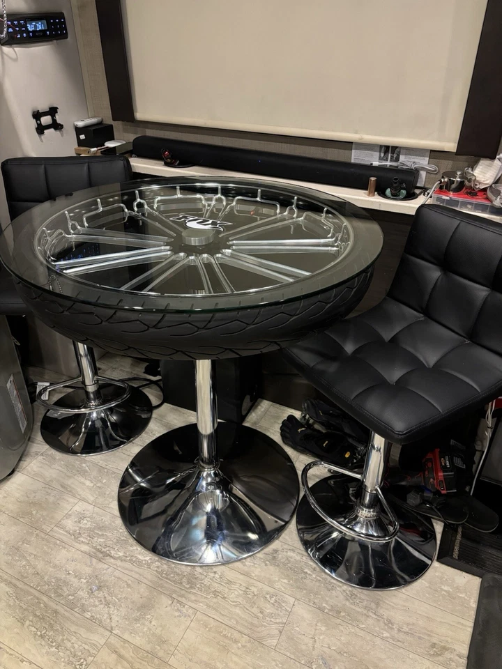 Mesa de cristal con rueda Harley Davidson. Hecho a mano por mí Foto 3 de 3