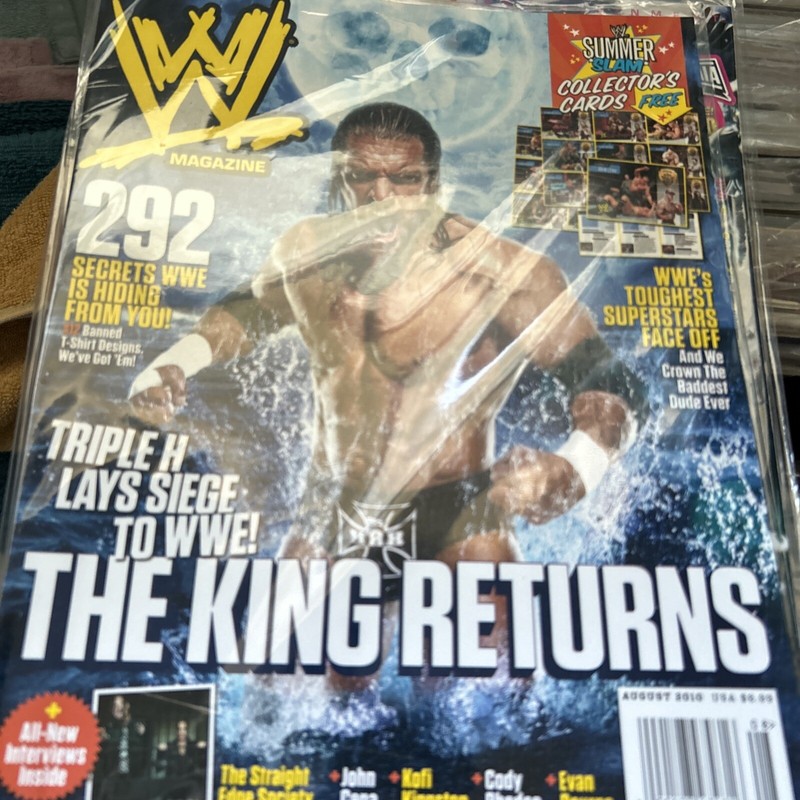 WWE MAGAZINE AUGUST 2010 TRIPLE H 