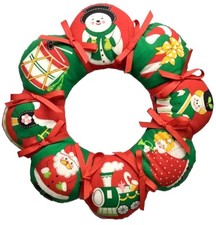 Vintage Christmas Wreath - Quilt Fabric Red Green 80s Door Decoration 14  