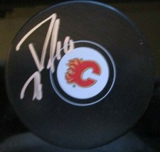DEREK RYAN SIGNED CALGARY FLAMES HOCKEY PUCK w/ COA