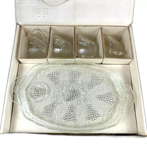 Vintage Anchor Hocking Snack Set 4 Cups and 4 Trays W/ Original Box 8 pcs
