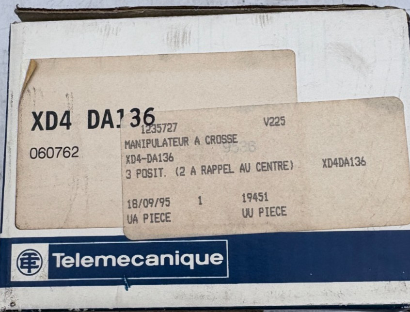 Manipulateur à crosse XD4DA136 Schneider Electric 060762 métallique pour commande industrielle