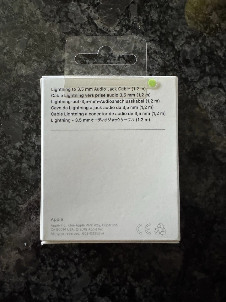 ✅Apple Lightning to 3.5 mm Audio Cable (1.2m) (A1879) NEW/SEALED - SHIPS NOW!!! - Image 2 of 2