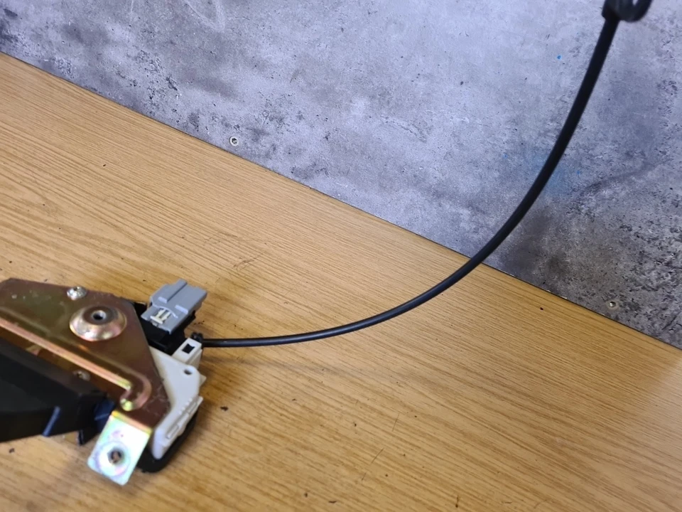 2005 VOLVO S60 MK1 TAILGATE BOOT LACK LATCH LOCK 8679694 - Image 3 of 4