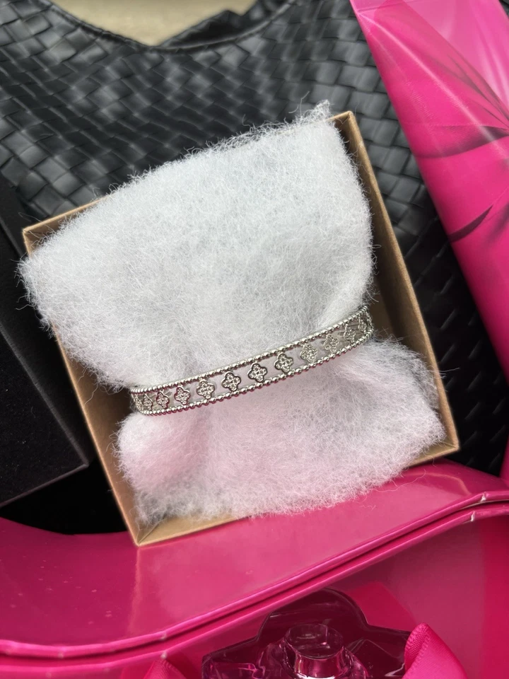 Perfecto En Rosa Perfume Crema Loción Lavado Bolsa Pulsera Collar Baño y Cuerpo Trabajo Foto 2 de 4