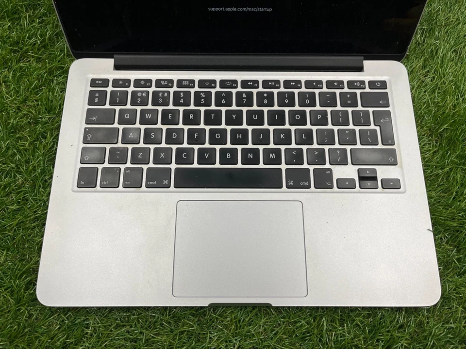 Apple MacBook Pro A1502 TURNS ON SPECS UNKNOWN SPARES P17 - Image 2 of 4