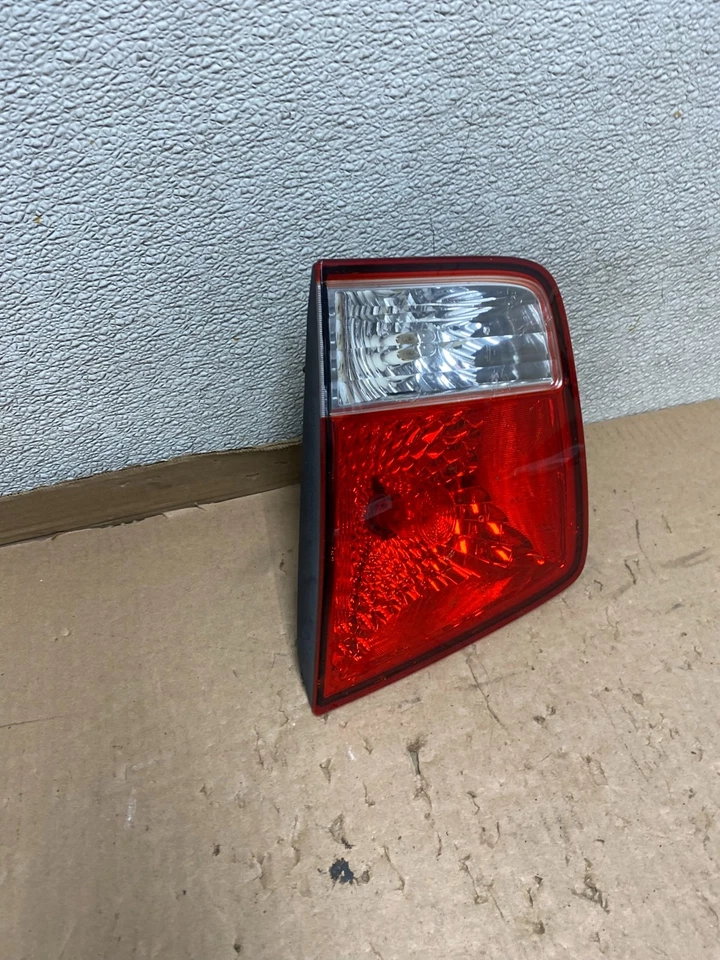 Luz trasera interior del lado derecho del pasajero Kia Borrego 2009 2010 2011 U8721 DW Foto 3 de 4