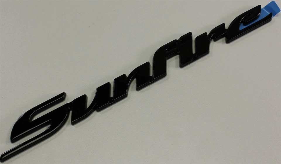 Insignia de puerta delantera Pontiac Sunfire 95-98 22596471 negra (41U) OEM de fábrica Foto 2 de 4