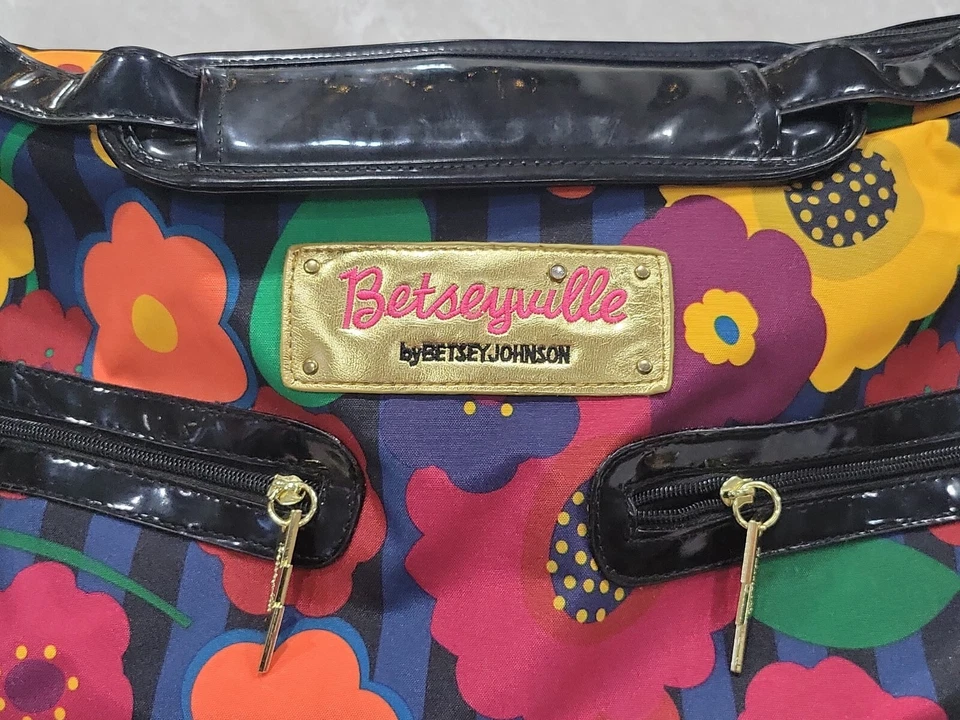 NUEVO Bolso de Mano de Viaje Betsey Johnson POWER FLOWERS Weekender Hobo XL NUEVO CON ETIQUETAS $155 Foto 2 de 4