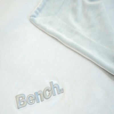 Bench Super Soft Velvet Wendedecke mit Stickerei Hellgrau/Dunkelrau 150x200cm