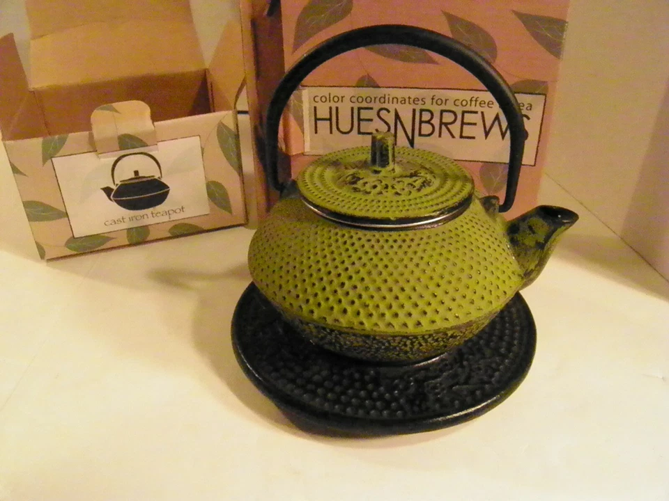 Hues N Brews GREEN cast iron Teapot With trivet NIB - Image 3 of 4