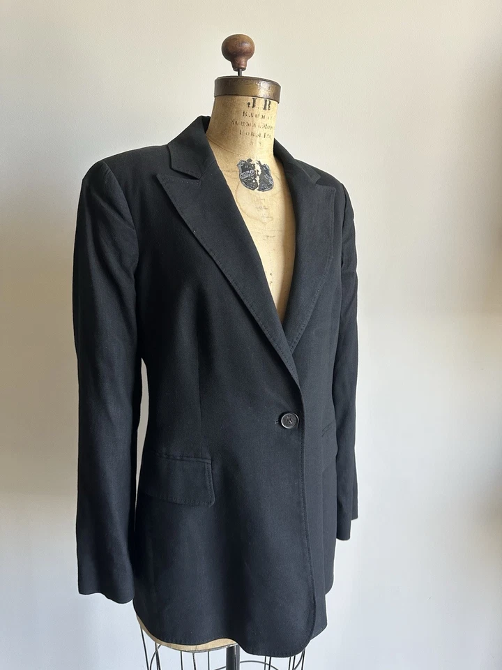 Blazer hombre BURBERRY. Talla 10. Hecho en Italia. Limpieza en seco. Falta manga 1 botón Foto 3 de 4