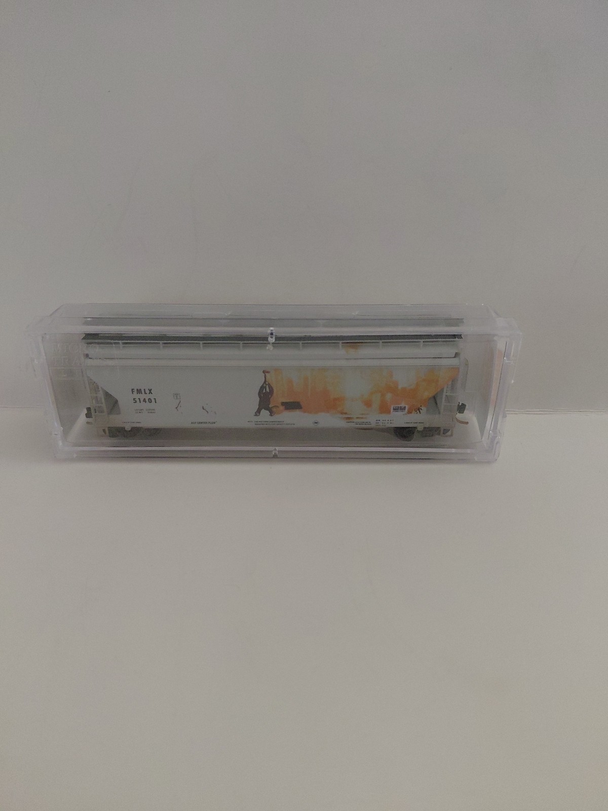 Micro-Trains 09444530 N FMC Corp. Weathered 3-Bay Covered Hopper #51401 LN/Box