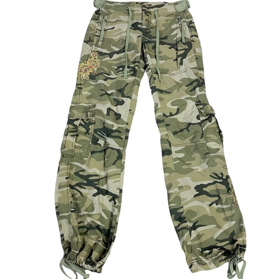 Pantalones cargo vintage Y2K Miss Me tiro bajo camuflados florales bordados talla pequeña Foto 4 de 4