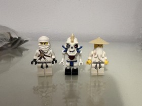 LEGO NINJAGO Spinjitzu Dojo 2504 Complete w/ Minifigures & Instructions