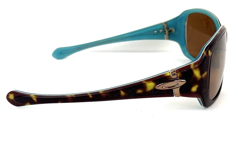 Gafas de sol Oakley Script marrón azul tortuga con lente degradada marrón 62 mm de colección Foto 3 de 4