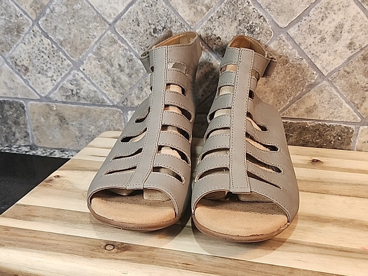 Clarks Collection Sandals Women's 10 W Gray Nubuck Comfort Caged